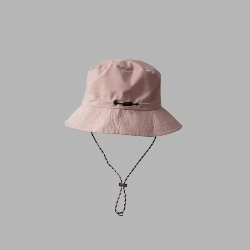 Laden Sie das Bild in Galerie -Viewer, Beiger Fischerhut mit Kordel, modisches Accessoire für Outdoor-Aktivitäten, idealer Sonnenschutz, trendiger Sommerhut für Damen und Herren.
