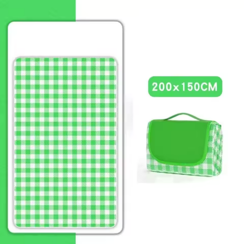 Laden Sie das Bild in Galerie -Viewer, Grüne Picknickdecke mit Karomuster, 200x150 cm, zusammengefaltet als tragbare Tasche. Ideal für Outdoor-Aktivitäten und Camping.
