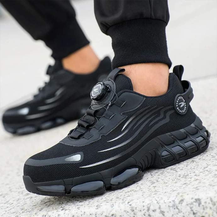 Schwarze Herren-Sneaker mit dicker Sohle und modernem Design, ideal für Sport und Freizeit. Bequeme Turnschuhe, atmungsaktiv und stilvoll.