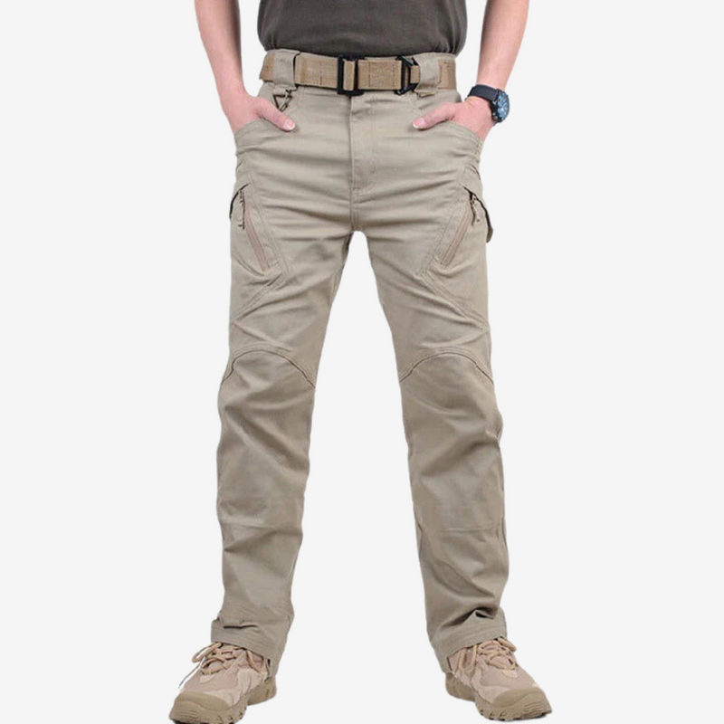 Laden Sie das Bild in Galerie -Viewer, Herren-Taktikhose in Beige mit Taschen, Gürtel und Uhr. Outdoor- und Wanderbekleidung, strapazierfähig und funktional für Abenteuer.
