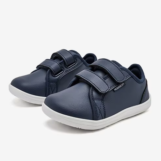 Dunkelblaue Kinderschuhe mit Klettverschluss, rutschfeste weiße Sohle, ideal für Jungen, bequem und stilvoll, perfekt für den Alltag.