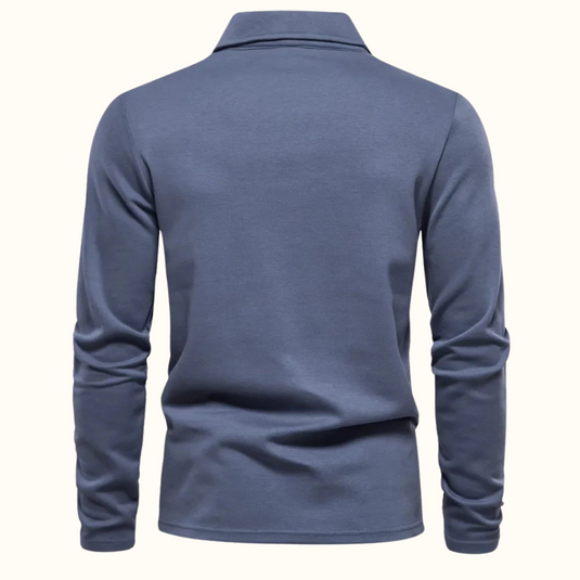 Blauer Herren-Poloshirt mit langen Ärmeln, Rückansicht. Elegantes Design, ideal für Freizeit und Büro. Hochwertiger Stoff, klassischer Stil.