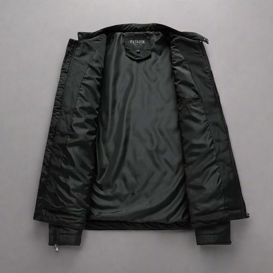 Schwarze Herrenjacke aus Nylon, geöffnet, mit Reißverschluss und Stehkragen. Modisches Design, ideal für Herbst und Winter.