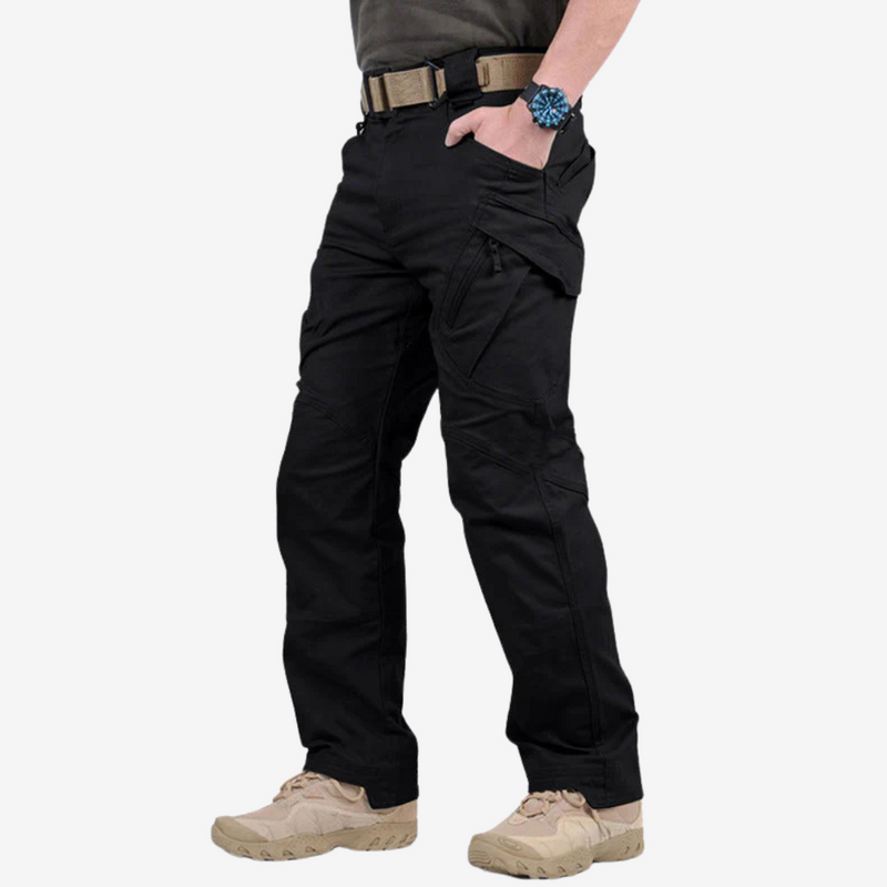 Laden Sie das Bild in Galerie -Viewer, Schwarze taktische Hose für Herren mit mehreren Taschen, robustem Design und bequemer Passform, ideal für Outdoor-Aktivitäten und Arbeitseinsätze.
