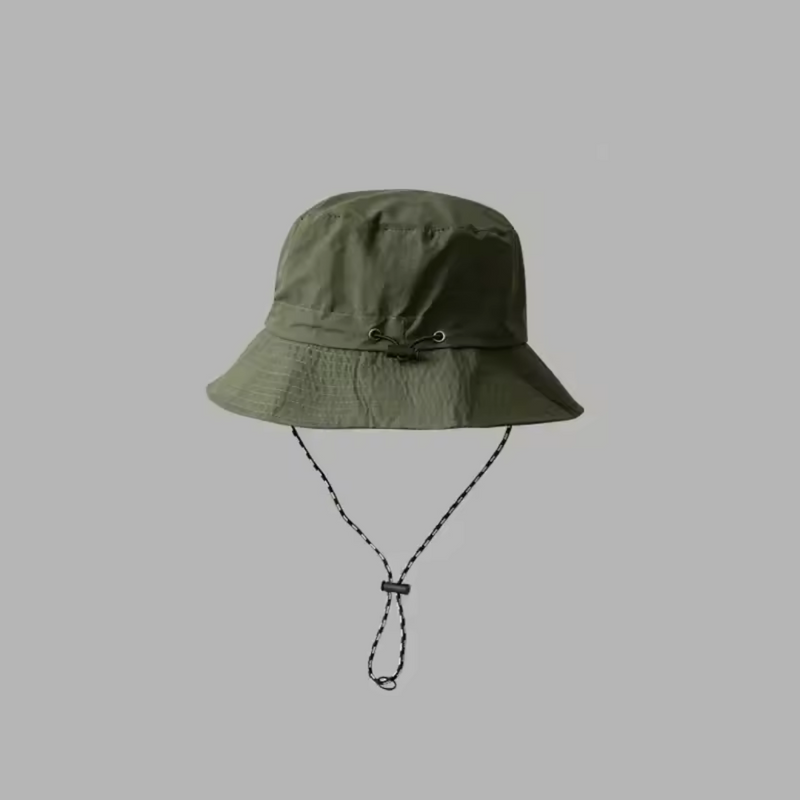 Laden Sie das Bild in Galerie -Viewer, Grüner Fischerhut mit Kordel, ideal für Outdoor-Aktivitäten. Modischer, funktionaler Anglerhut für Sonnenschutz und Freizeit.

