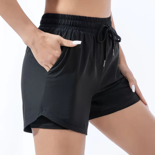 Damen-Sportshorts in Schwarz, elastischer Bund, Kordelzug, seitliche Taschen, atmungsaktives Material, ideal für Fitness und Freizeit.