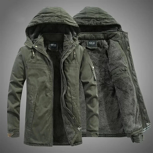 Dunkelgrüne Herren-Winterjacke mit Kapuze, warmem Fleecefutter und Reißverschluss. Ideal für kalte Temperaturen. Outdoor-Bekleidung.