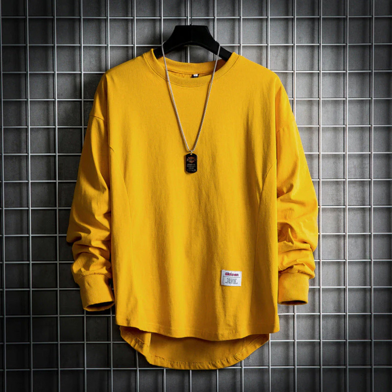 Laden Sie das Bild in Galerie -Viewer, Gelbes Sweatshirt auf Gitterhintergrund, lässiger Stil, lange Ärmel, Rundhalsausschnitt, modisches Design, ideal für Herbstmode.

