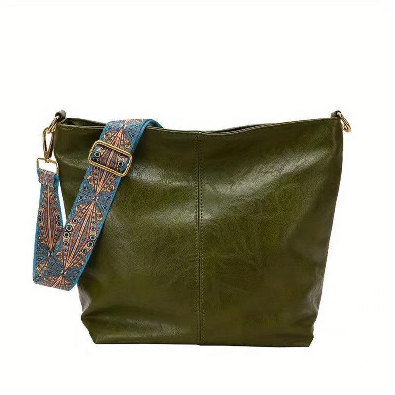 Laden Sie das Bild in Galerie -Viewer, Grüne Ledertasche mit verstellbarem, gemustertem Schultergurt. Modische Damenhandtasche, ideal für Alltag und Freizeit. Hochwertiges Accessoire.

