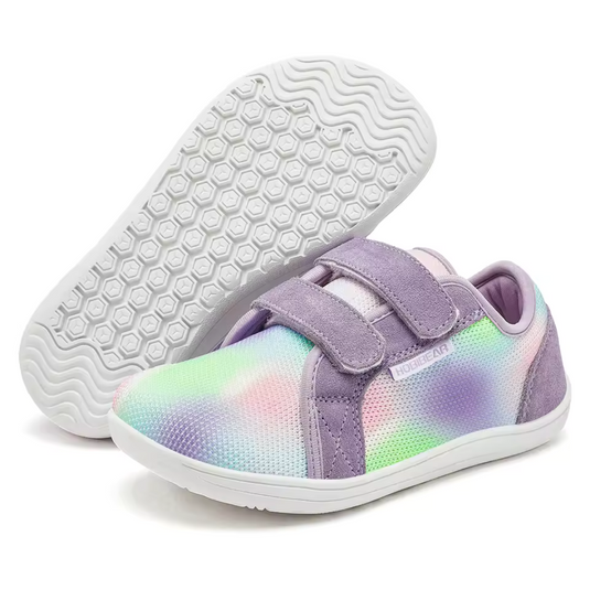 Bunte Kinder-Sneaker mit Klettverschluss, lila Akzenten und rutschfester Sohle. Ideal für Mädchen, bequem und modisch.
