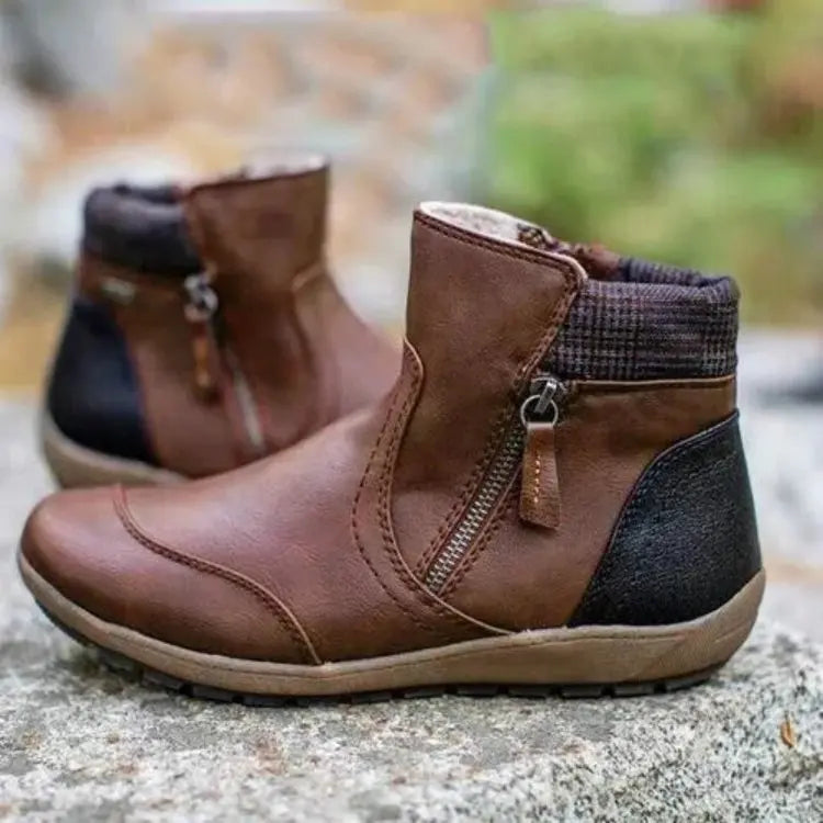 Laden Sie das Bild in Galerie -Viewer, Braune Damen-Winterstiefel mit Reißverschluss, warm gefüttert, rutschfeste Sohle, ideal für kaltes Wetter, stilvoll und bequem.

