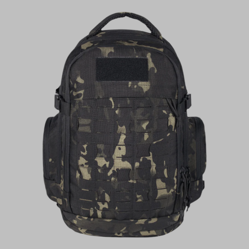 Laden Sie das Bild in Galerie -Viewer, Taktischer Rucksack in Tarnmuster, robustes Design, ideal für Outdoor-Aktivitäten, Wandern, Camping, mit mehreren Fächern und MOLLE-System.
