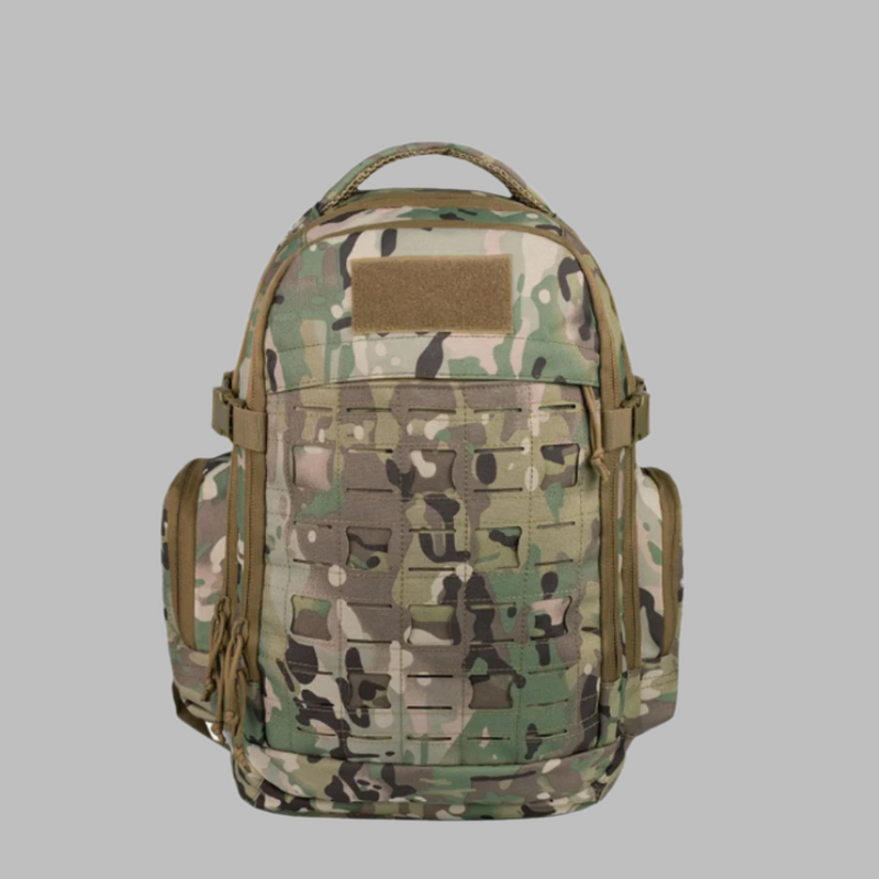 Laden Sie das Bild in Galerie -Viewer, Taktischer Rucksack in Tarnmuster, ideal für Outdoor-Aktivitäten und Camping. Robustes Design mit mehreren Fächern und MOLLE-System.
